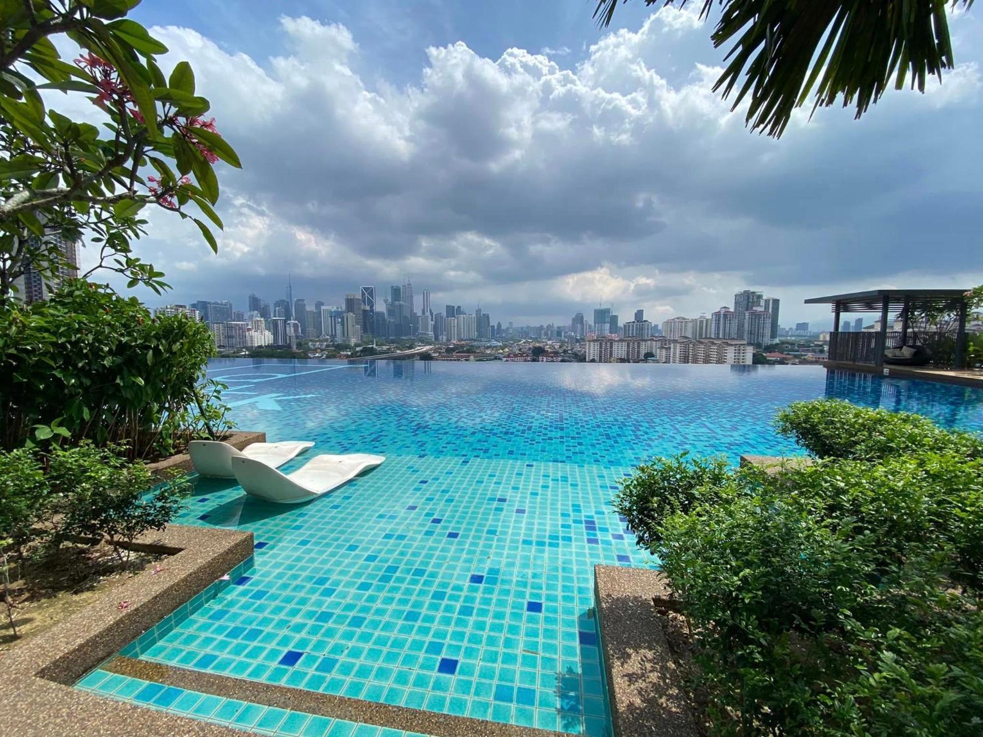 Datum Jelatek Sky Klcc Skyring Linked To Lrt And Mall Aparthotel