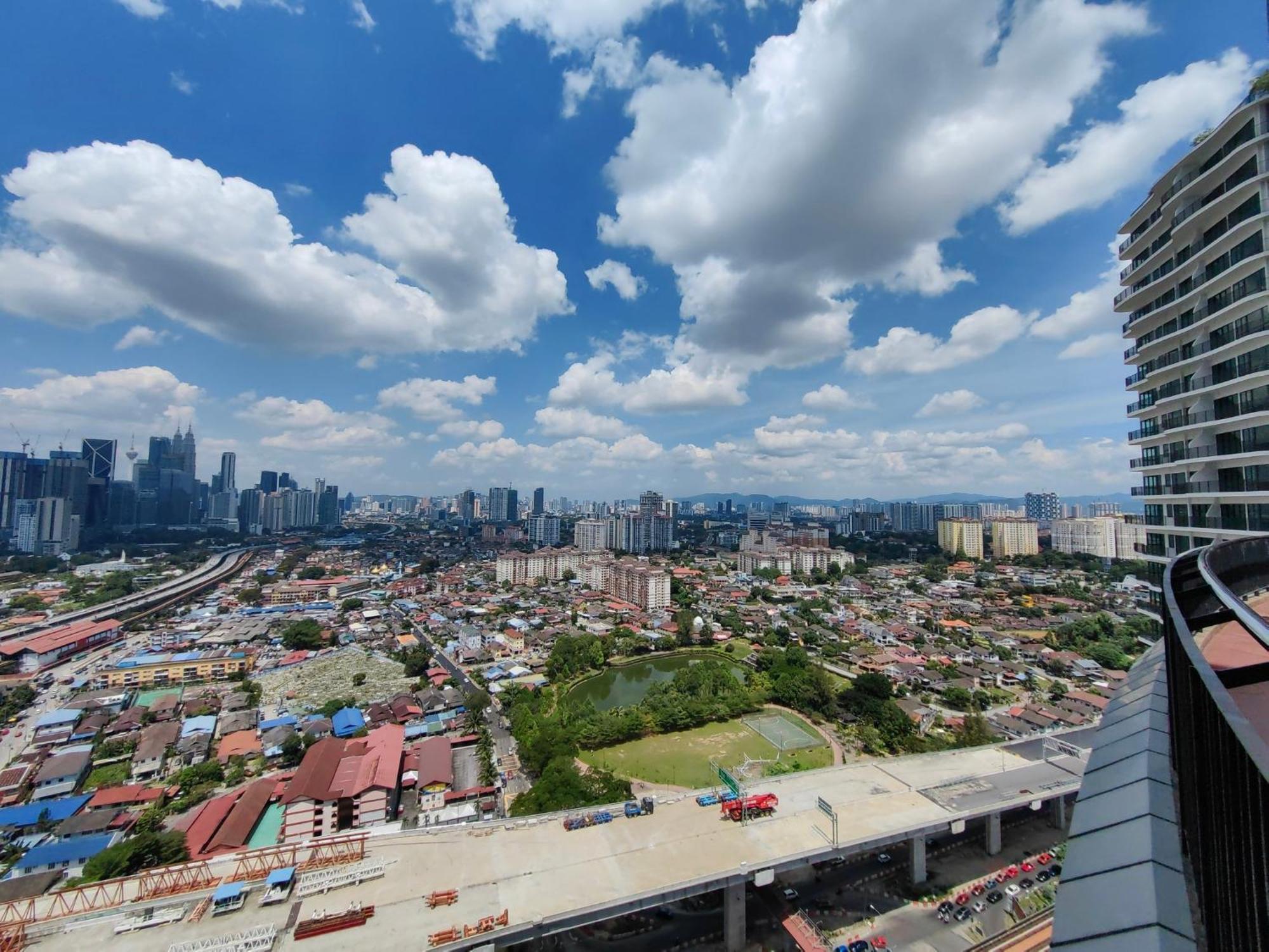 Datum Jelatek Sky Klcc Skyring Linked To Lrt And Mall Aparthotel