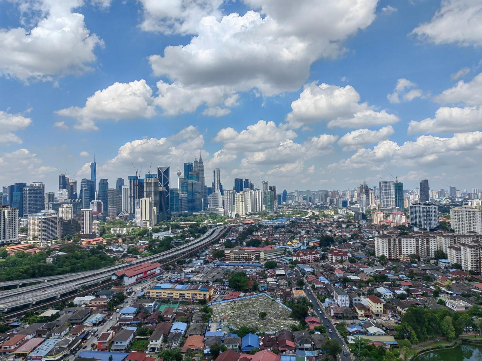 Datum Jelatek Sky Klcc Skyring Linked To Lrt And Mall Aparthotel