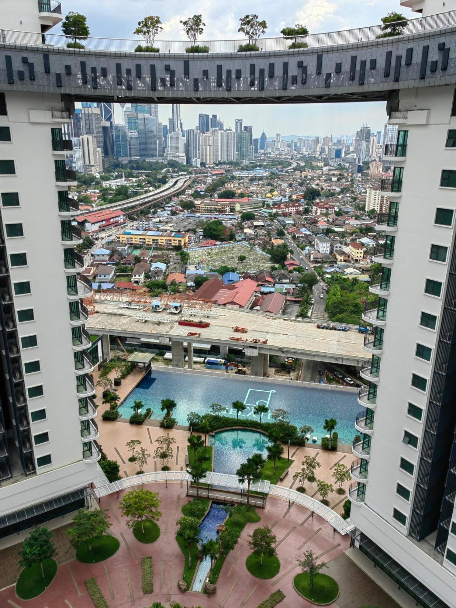 Aparthotel Datum Jelatek Sky Klcc Skyring Linked To Lrt And Mall