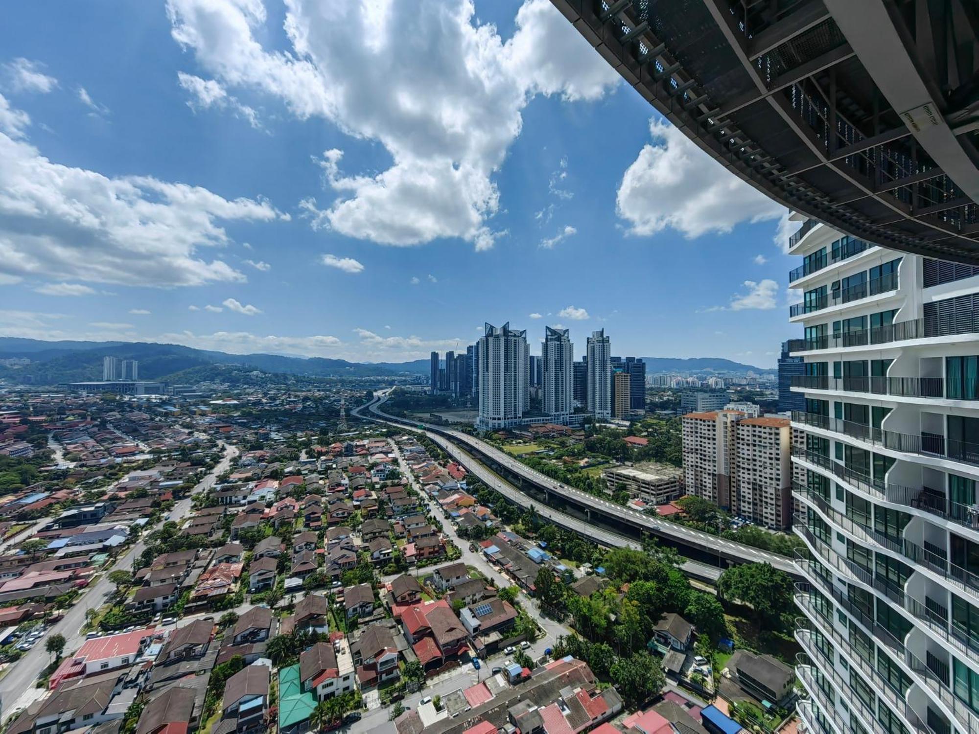 Datum Jelatek Sky Klcc Skyring Linked To Lrt And Mall *