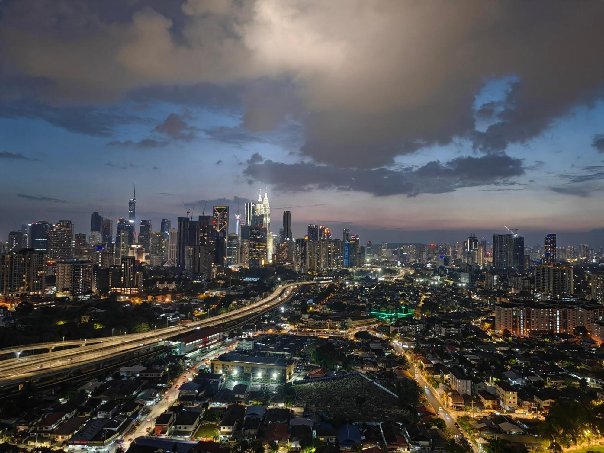 Datum Jelatek Sky Klcc Skyring Linked To Lrt And Mall Ampang (Selangor)