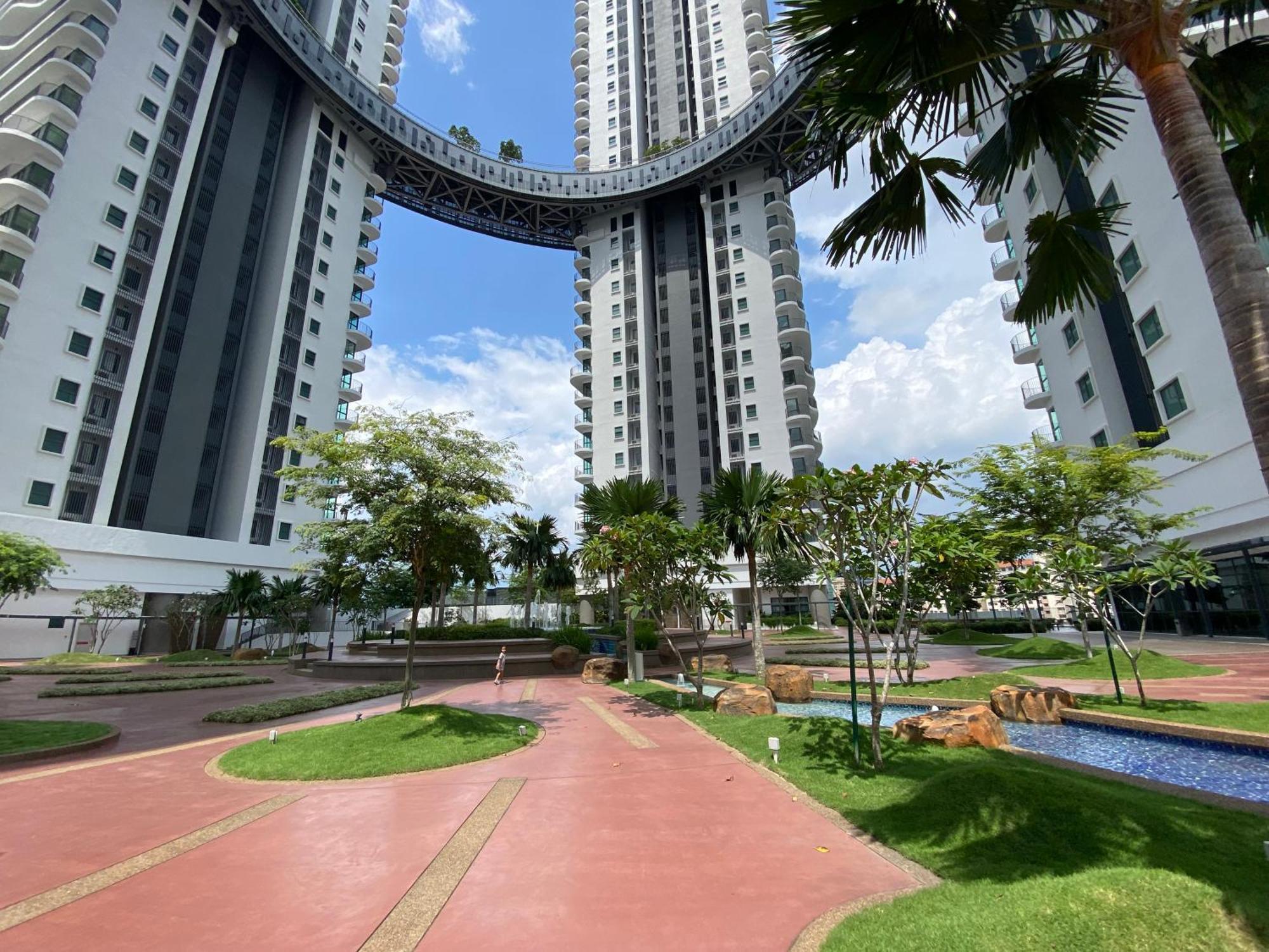 Datum Jelatek Sky Klcc Skyring Linked To Lrt And Mall Aparthotel