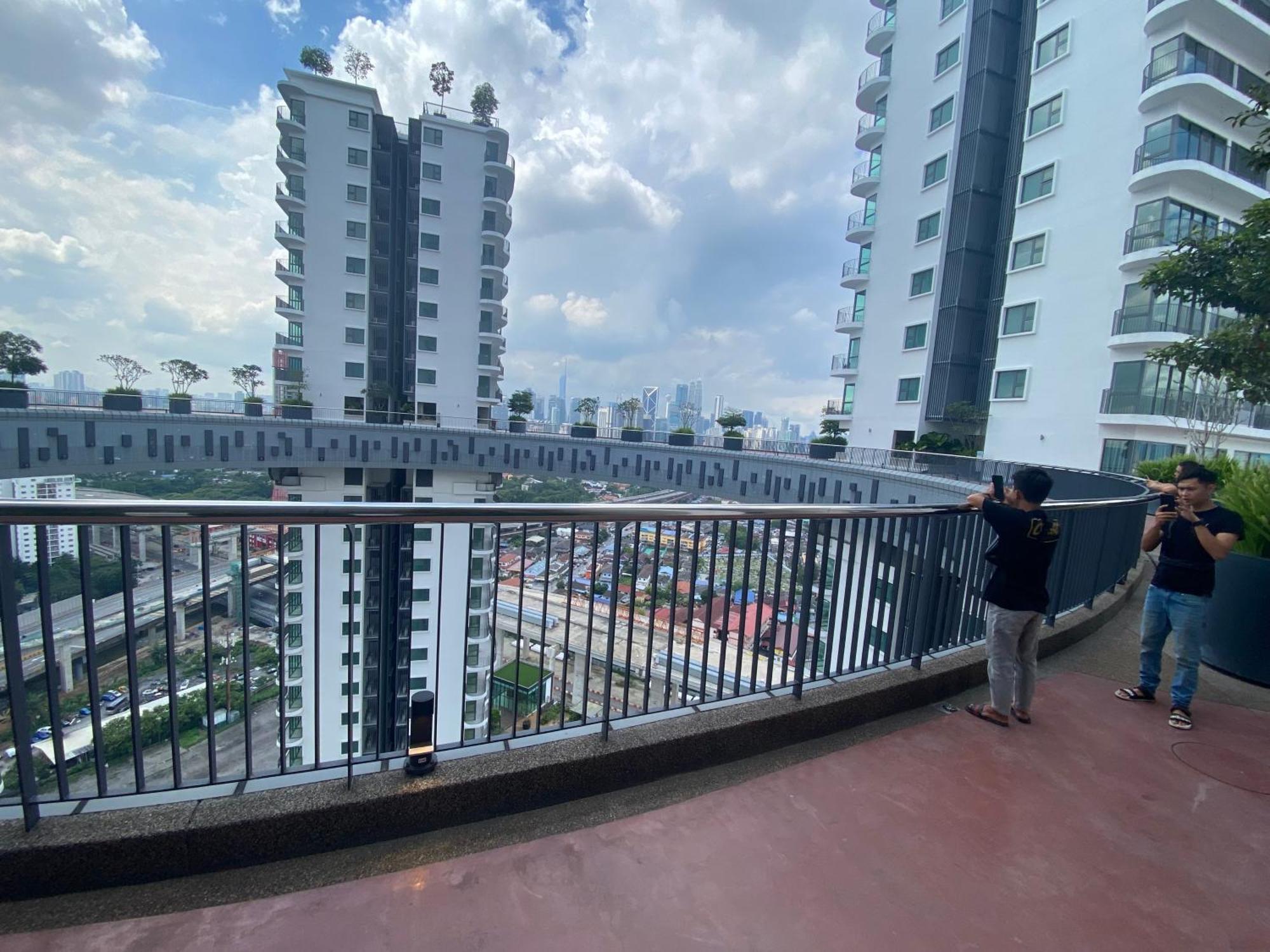 Datum Jelatek Sky Klcc Skyring Linked To Lrt And Mall Aparthotel